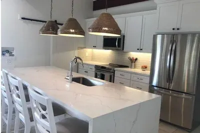 2c-10 Crown & Hawk Ss 1