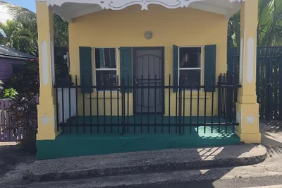 32 Queen Street F'sted 1