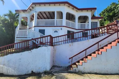 394-354 Anna's Retreat New 1