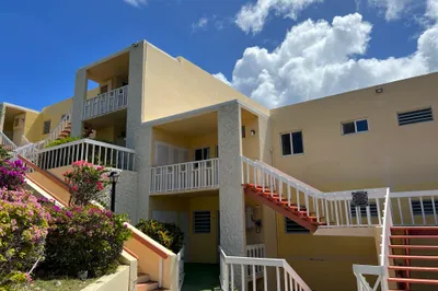 330 St. John Qu 1