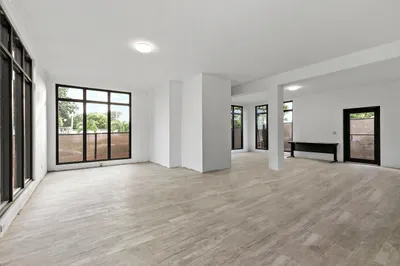 496d Strawberry Hill Qu 1