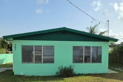 305 Strawberry Hill Qu 1