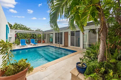 101 Smith Bay Ee 1