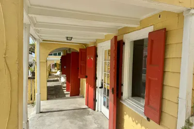 3-a Queen Cross Ch 1