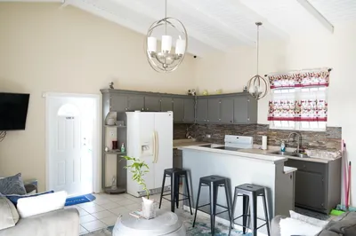 289-a Anna's Retreat New 1