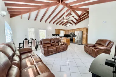 349-279 Anna's Retreat New 1