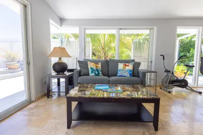 100 Smith Bay Ee 1
