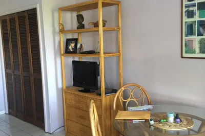 309 Smith Bay Ee 1