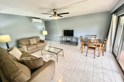 220-222 Carlton We 1